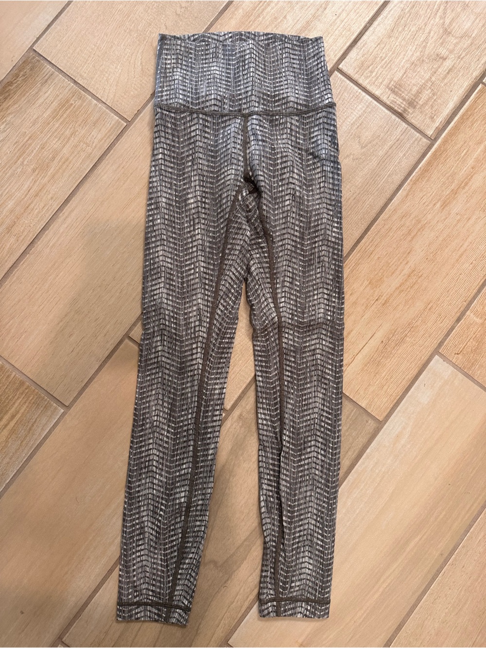 Lululemon High-Waist Chevron Print Leggings in Charcoal Gray